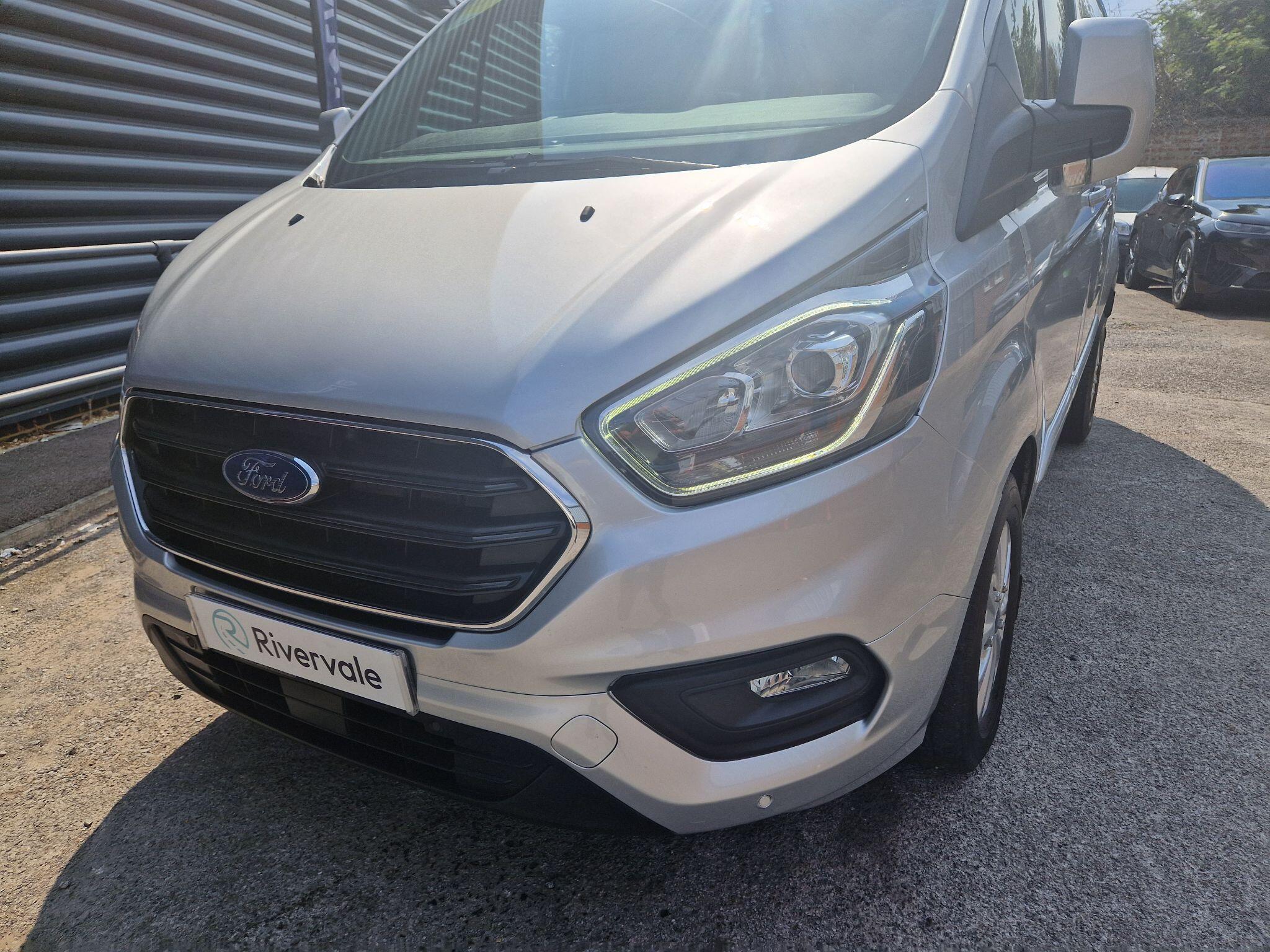 Ford Transit Custom image 4